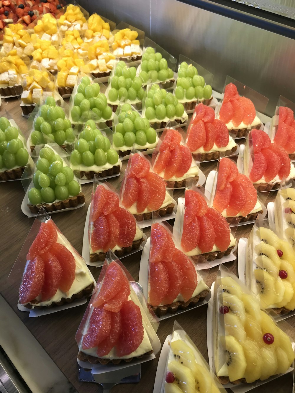 sliced fruits pie on table