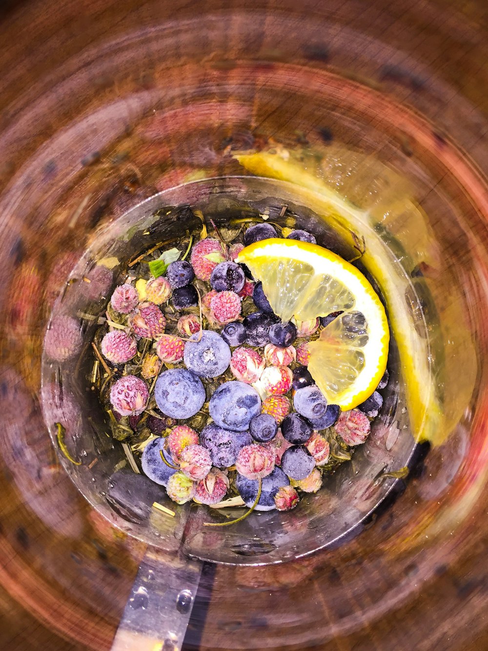 berries with sliced lemon