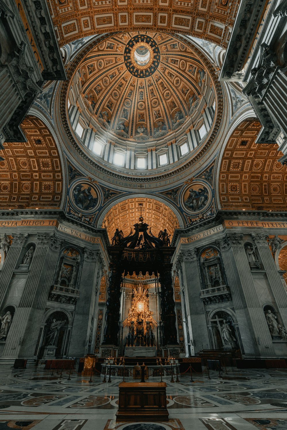 Interno dell'edificio a cupola