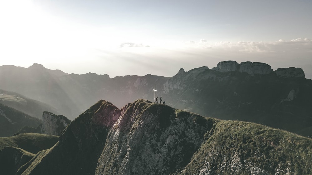 Persone sulla montagna