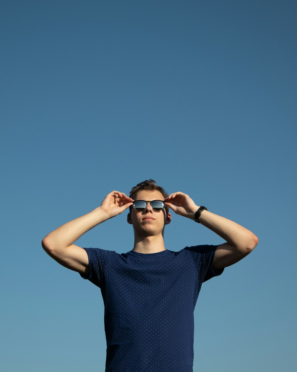 men's blue crew-neck t-shirt