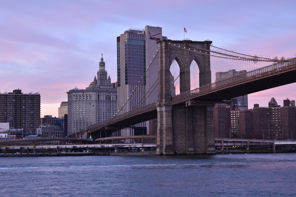 Fotografía de Arquitectura de Brown Bridge