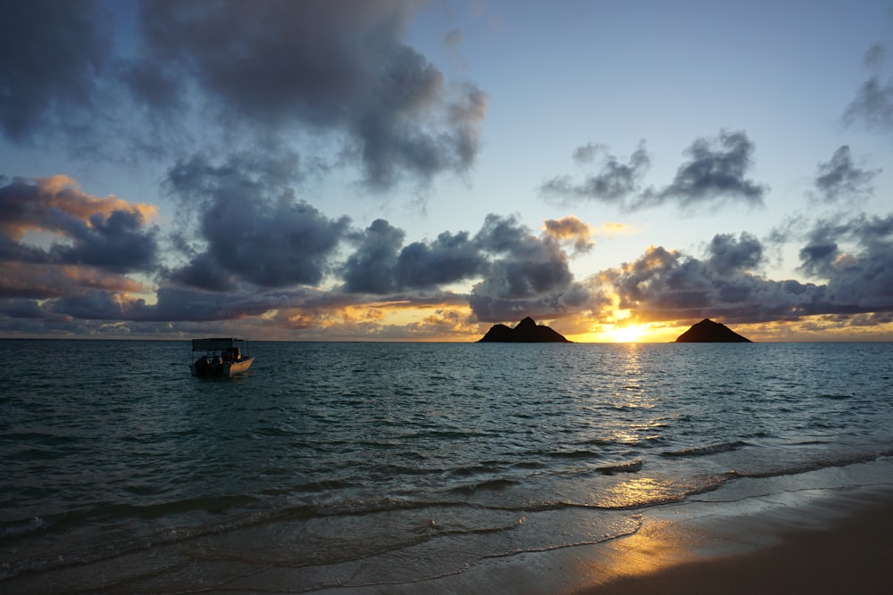 sea under cloudy sky