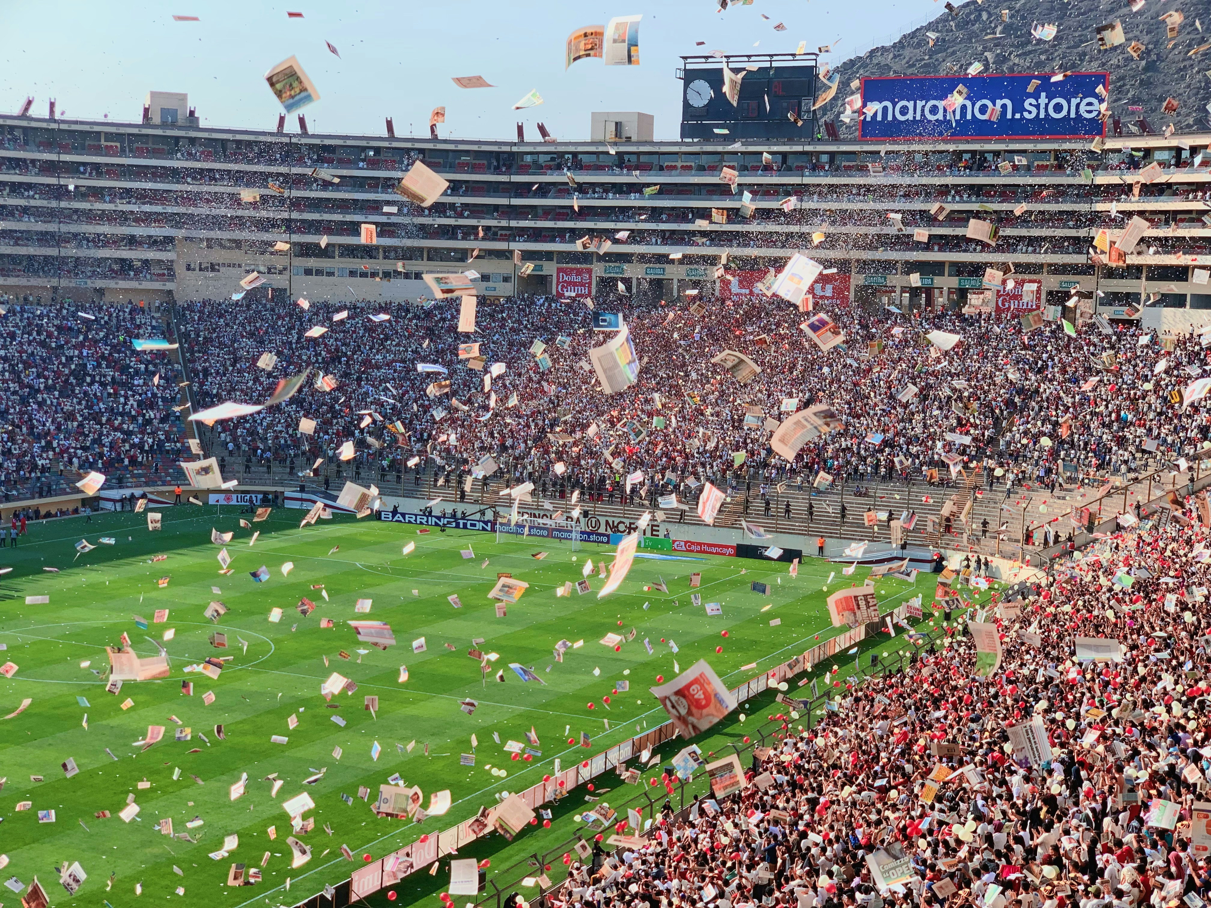 Clásico del fútbol peruano 🇵🇪 Universitario de Deportes VS Alianza Lima