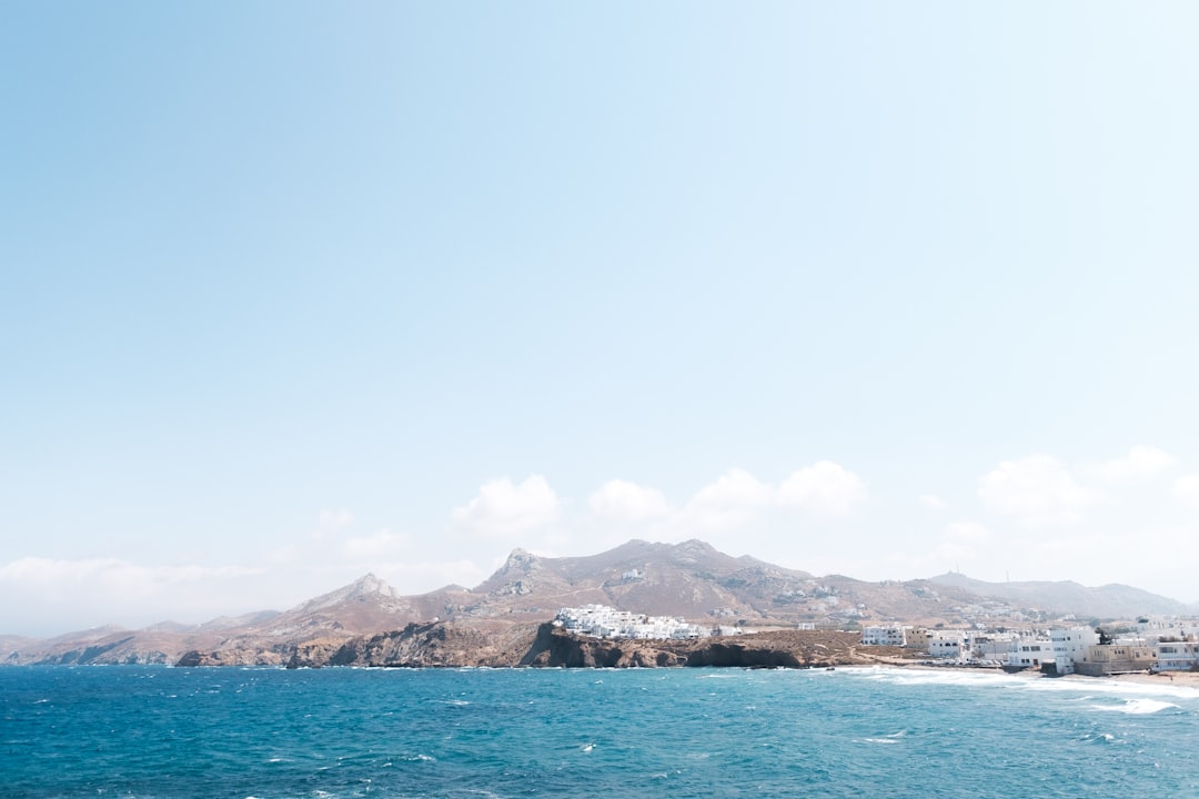 mountain near ocean,