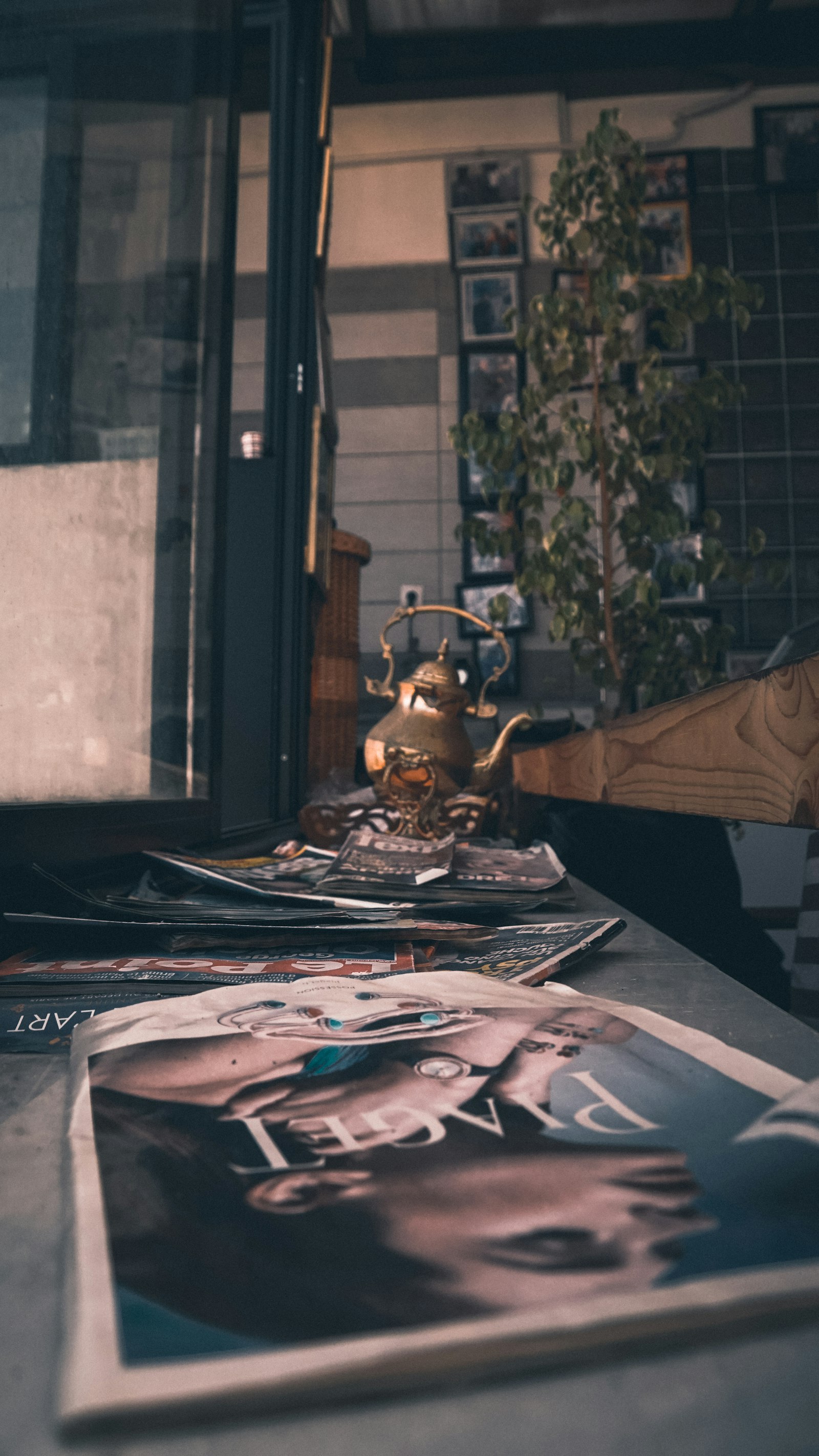 Sony a6000 + Sony E 18-200mm F3.5-6.3 OSS sample photo. Gold teapot on tray photography