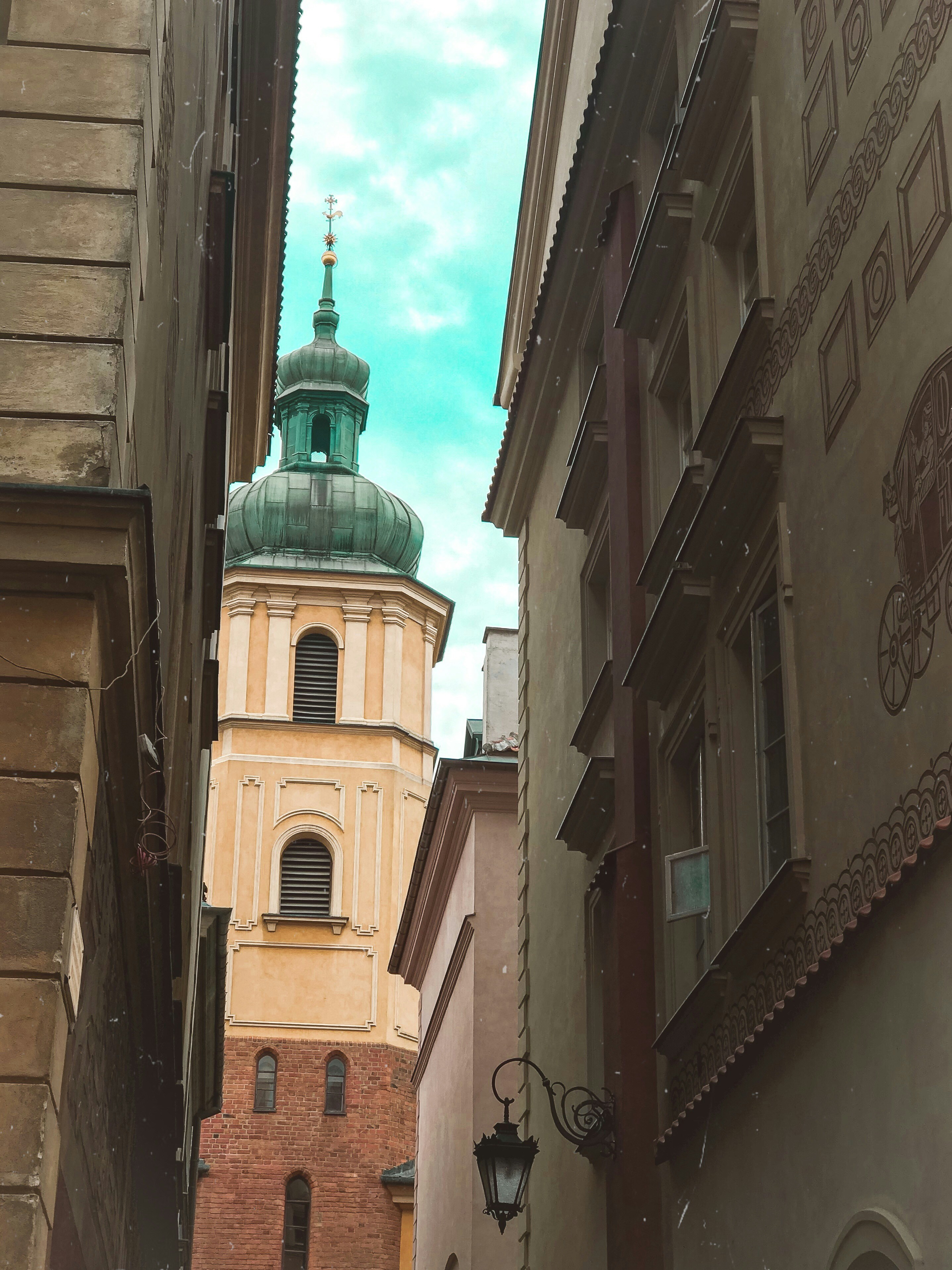 peach-colored building during daytime