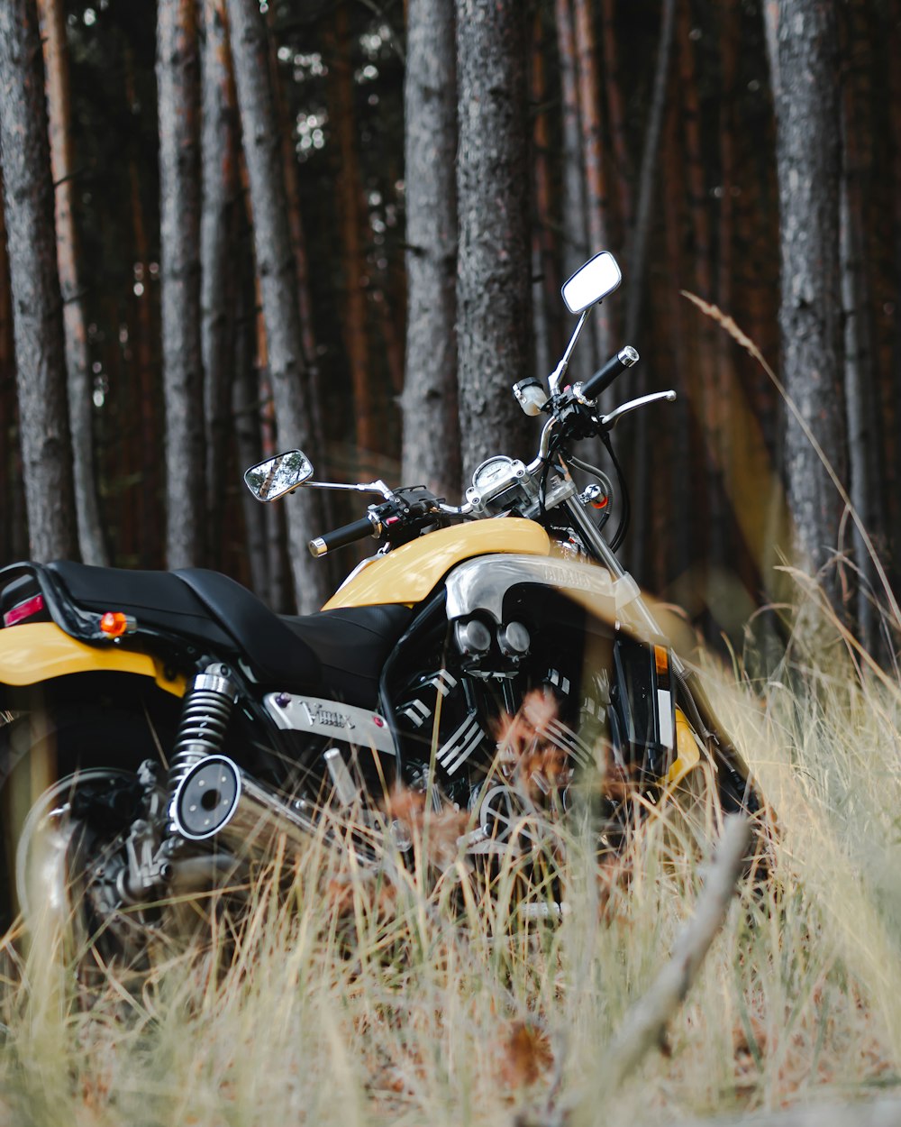black and yellow motorcycle close-up photography