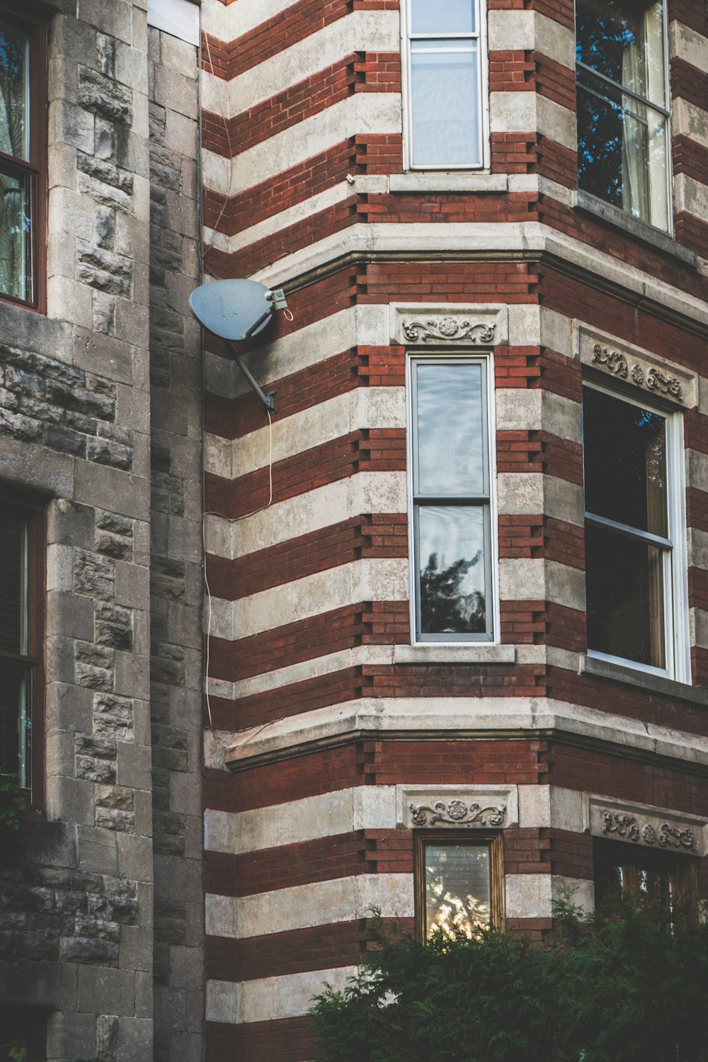 brown and white concrete building