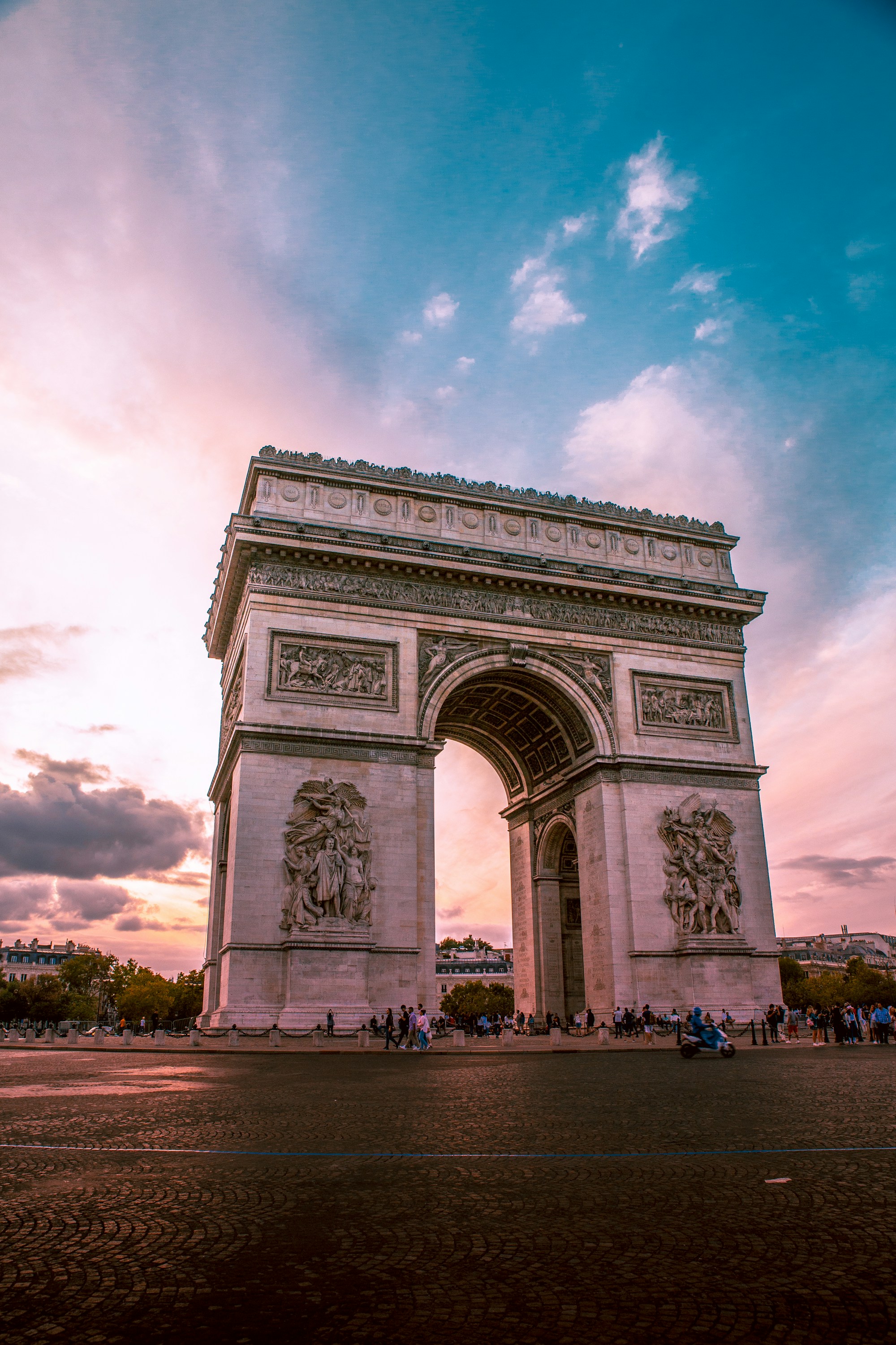 Best Weather Seasons & Months to Visit Parigi: A Guide