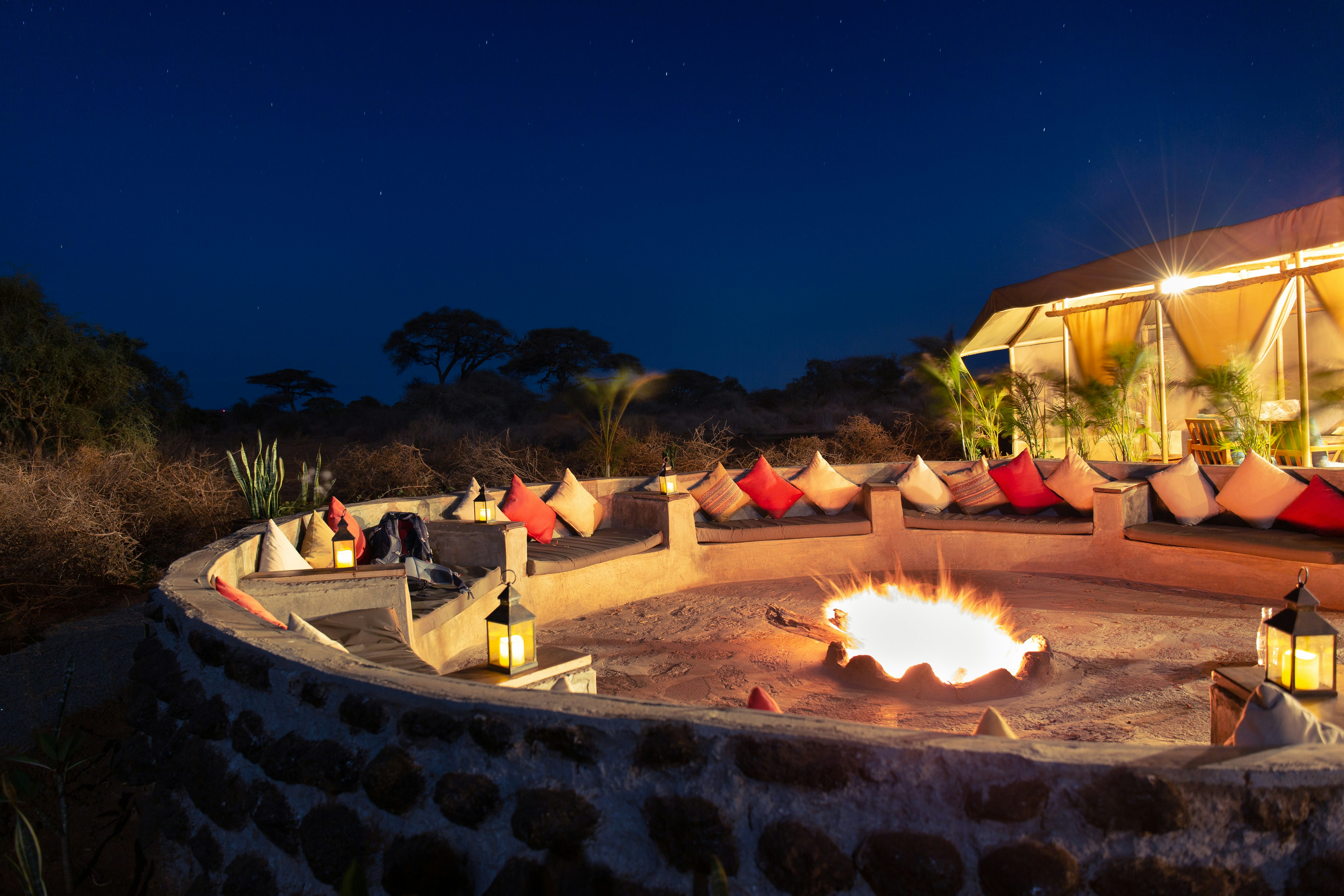 gray firepit and round couch setter