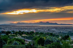 Sunset over Rondonópolis highlighting the city's landscape and spirit