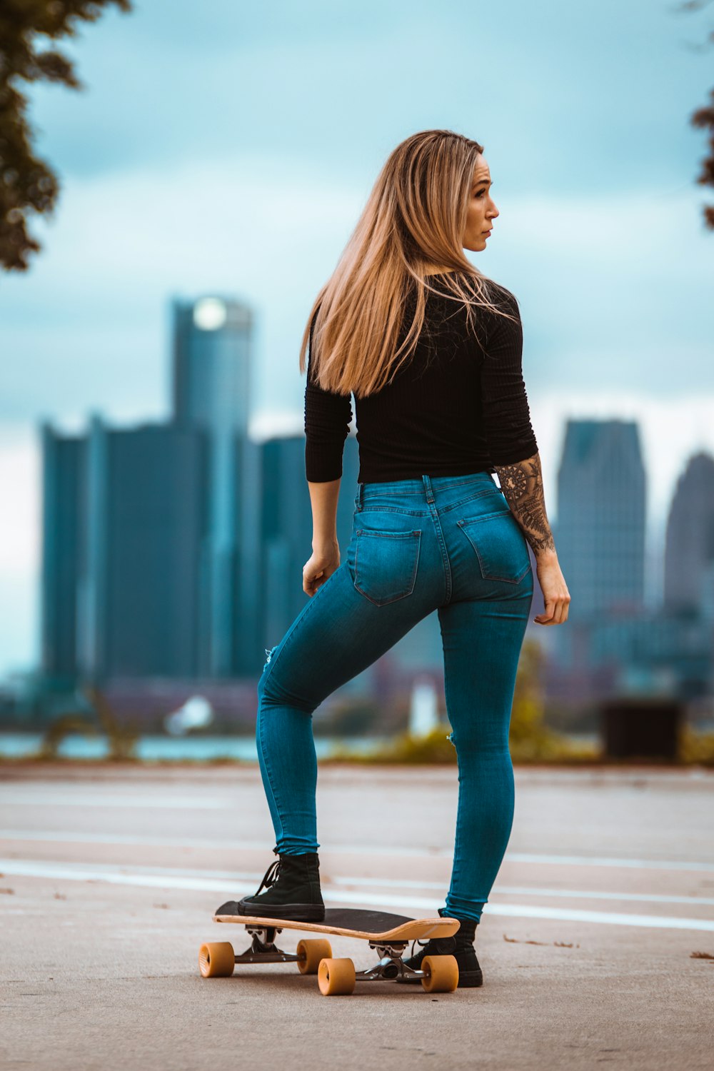 woman in black shirt and skinny jeans