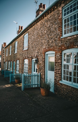 brown concrete building