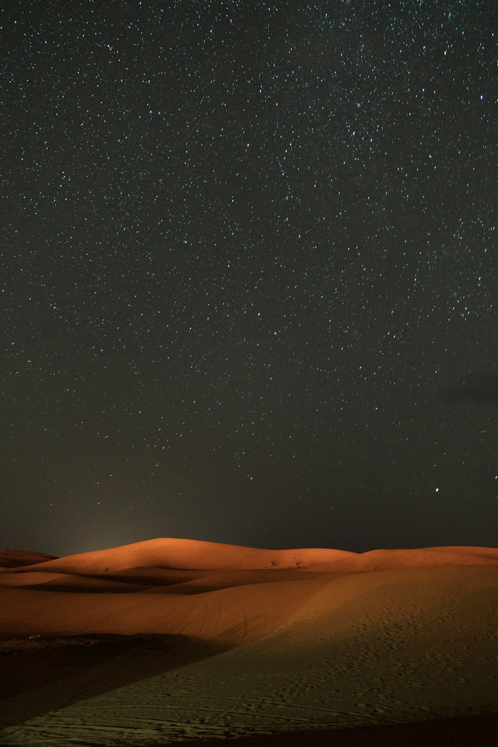 stelle attraverso il cielo vista al deserto