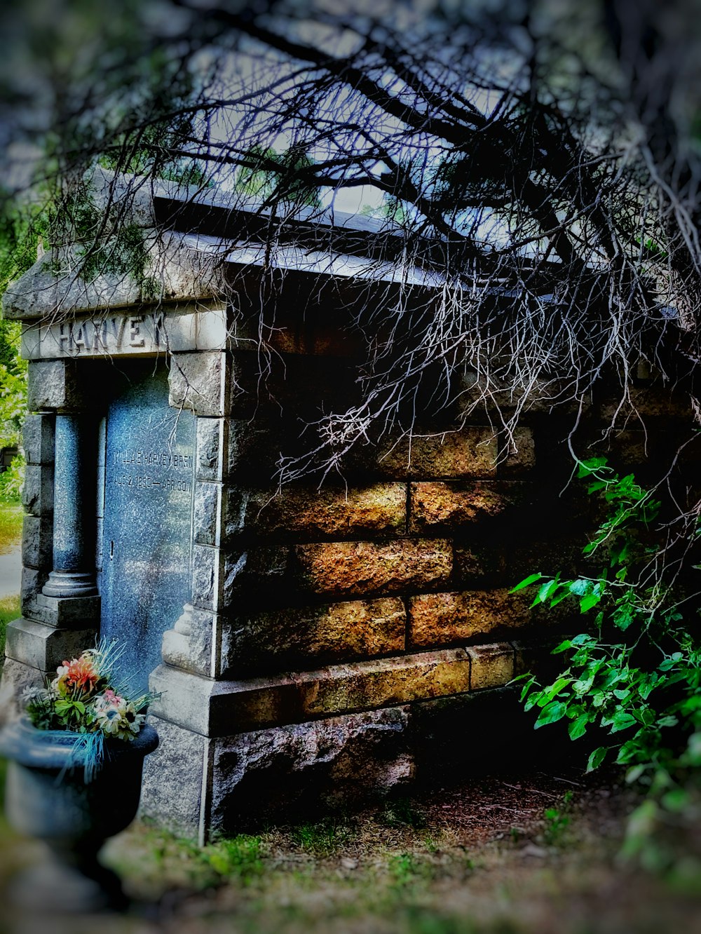 茶色の煉瓦ハーヴェイの墓石