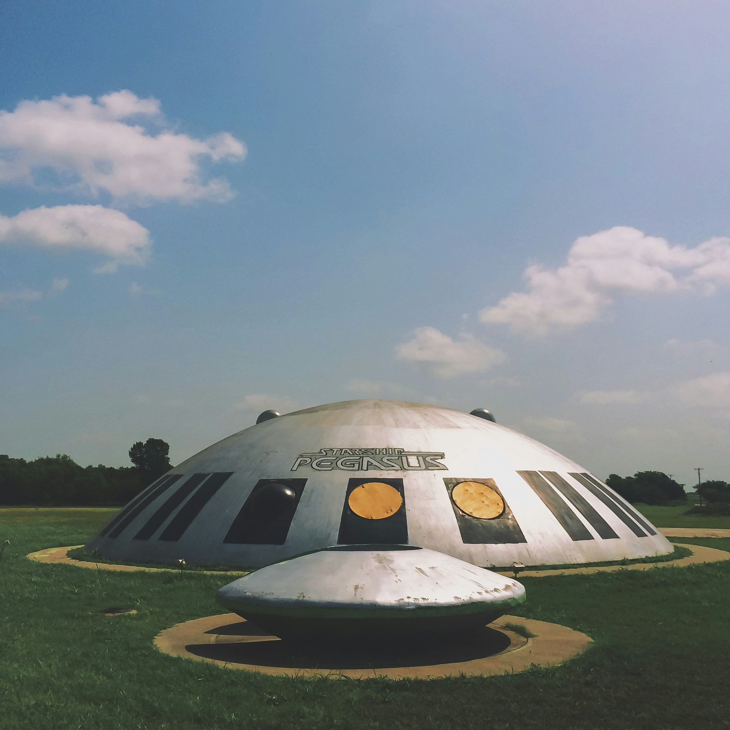 Flying Saucer Pictures Download Free Images on Unsplash