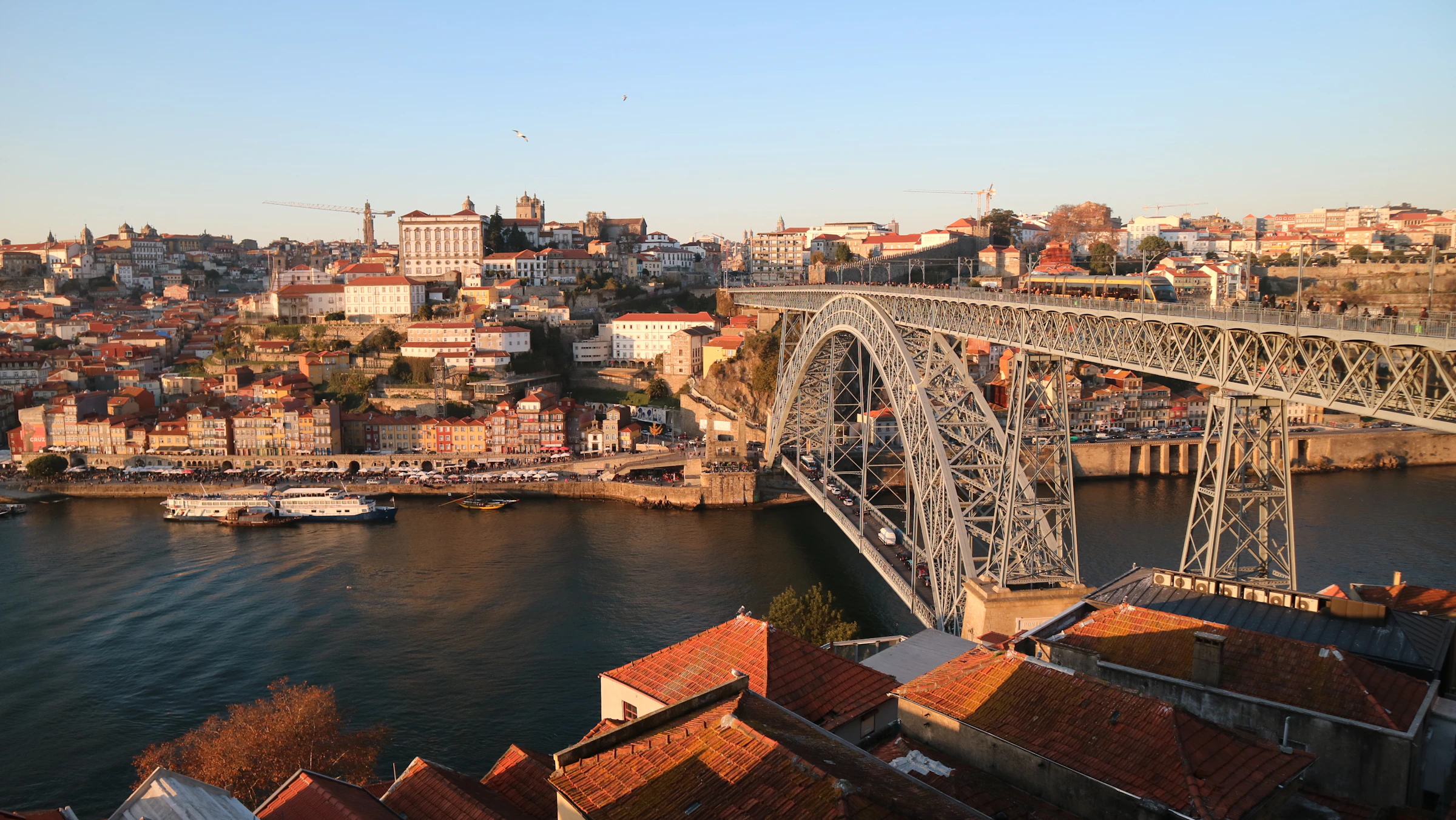 The Dom Luís I bridge crossing the Douro river between Porto and Vila Nova de Gaia