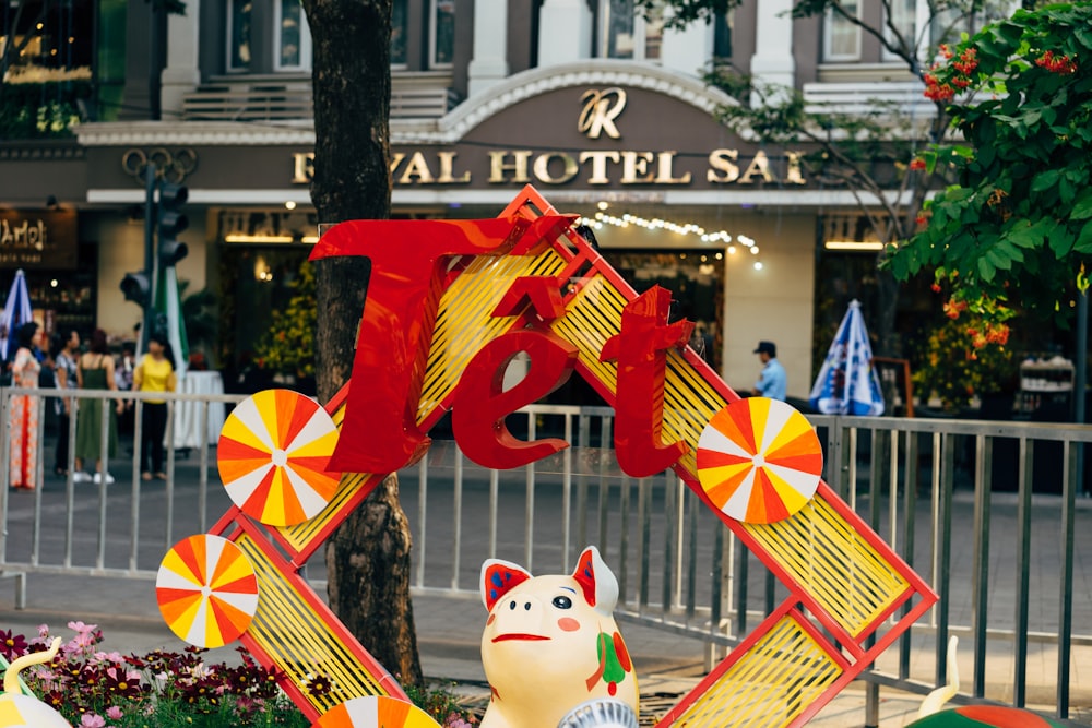 a sign with a cat on it in front of a hotel