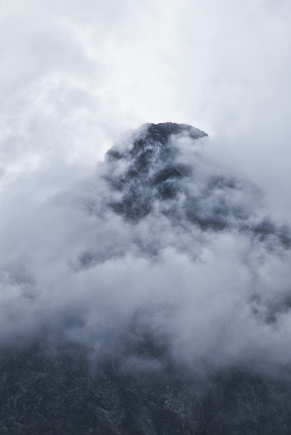 mountain under cloudy sky