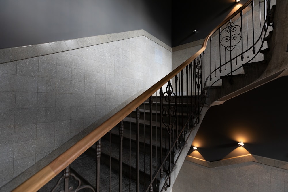 Escaliers à ossature métallique noire