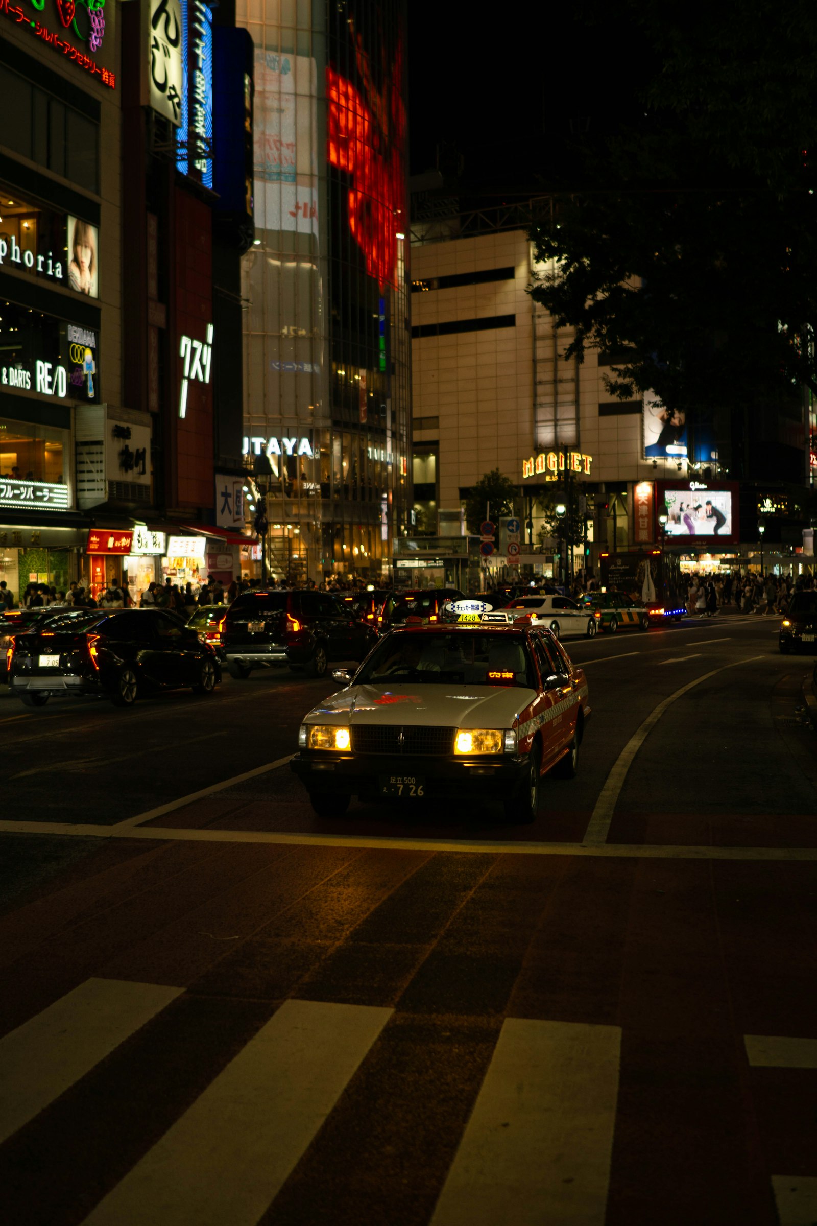 Sony a6000 + Sony FE 28mm F2 sample photo. White sedan on road photography