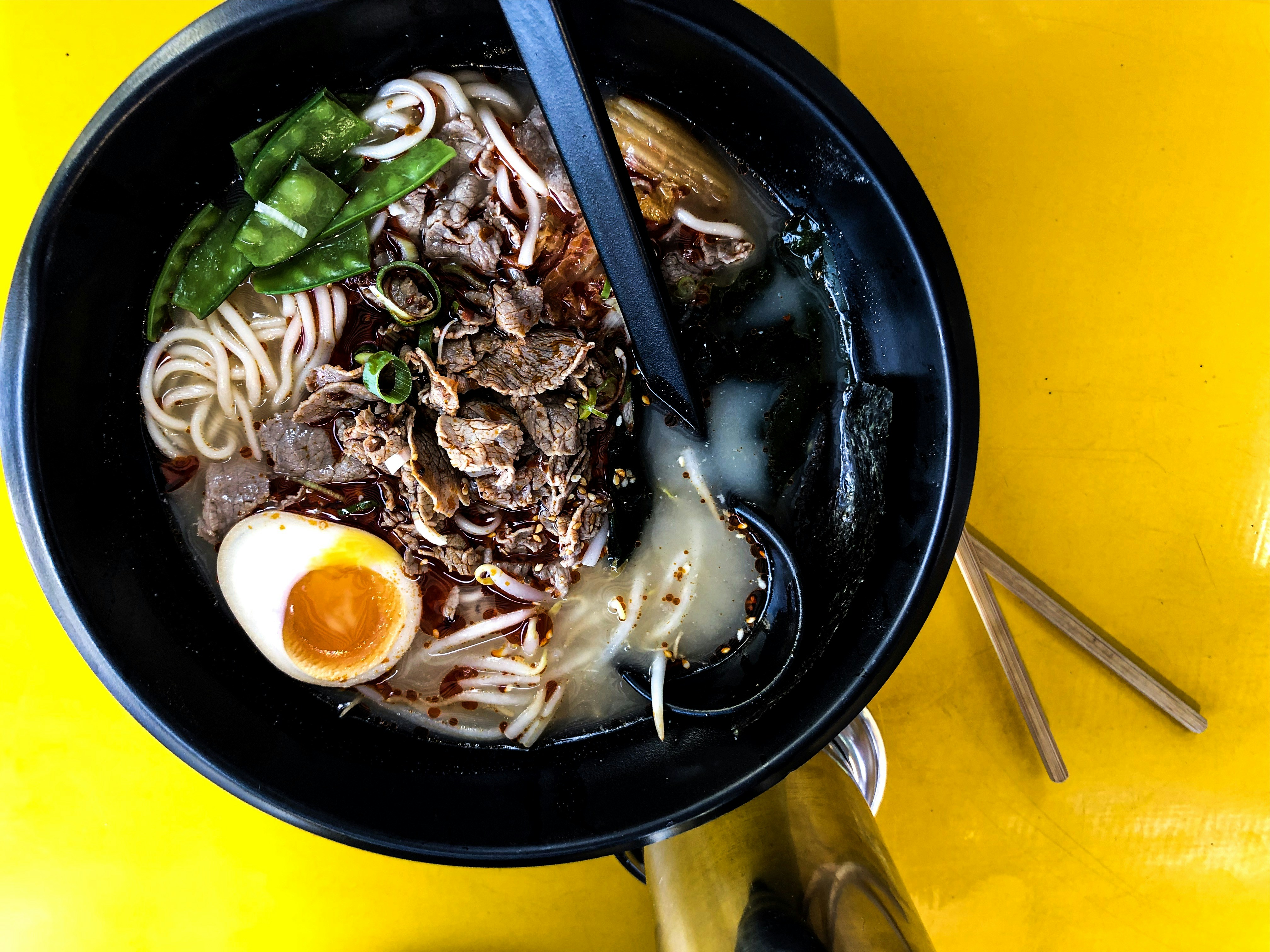 cooked noodle on round black bowl