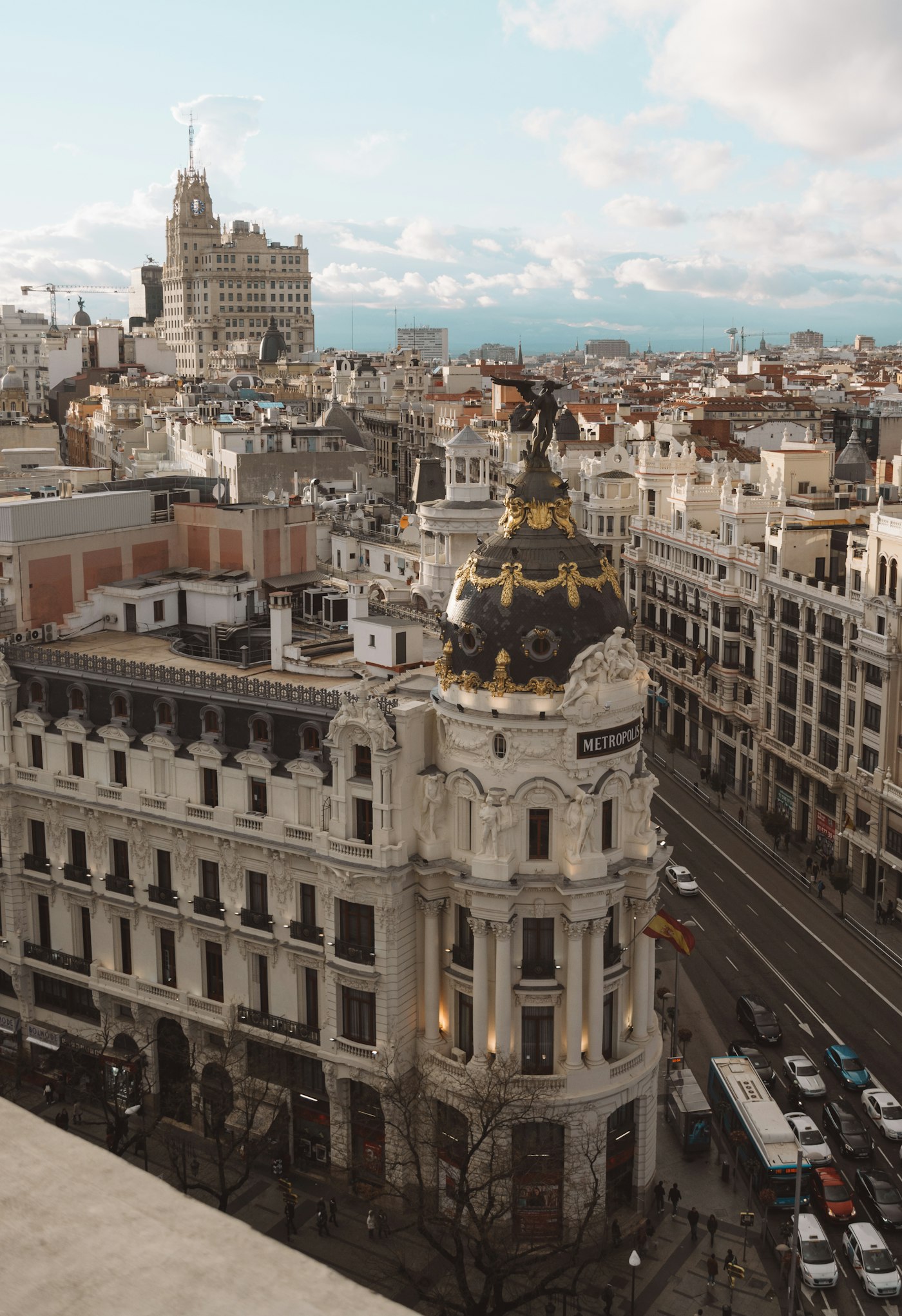 Vista panorámica de Madrid con cielo abierto
