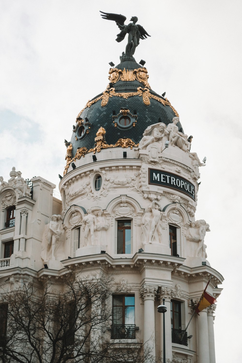 Foto de ángulo bajo del edificio de la cúpula