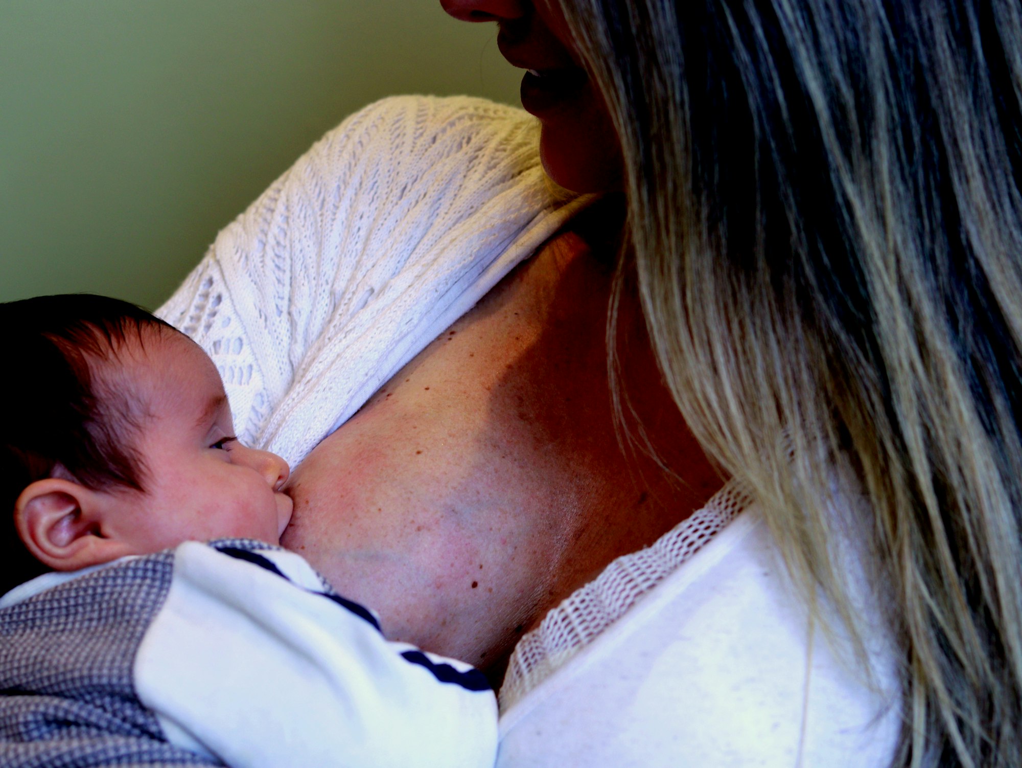baby breastfeeding, older baby breastfeeding