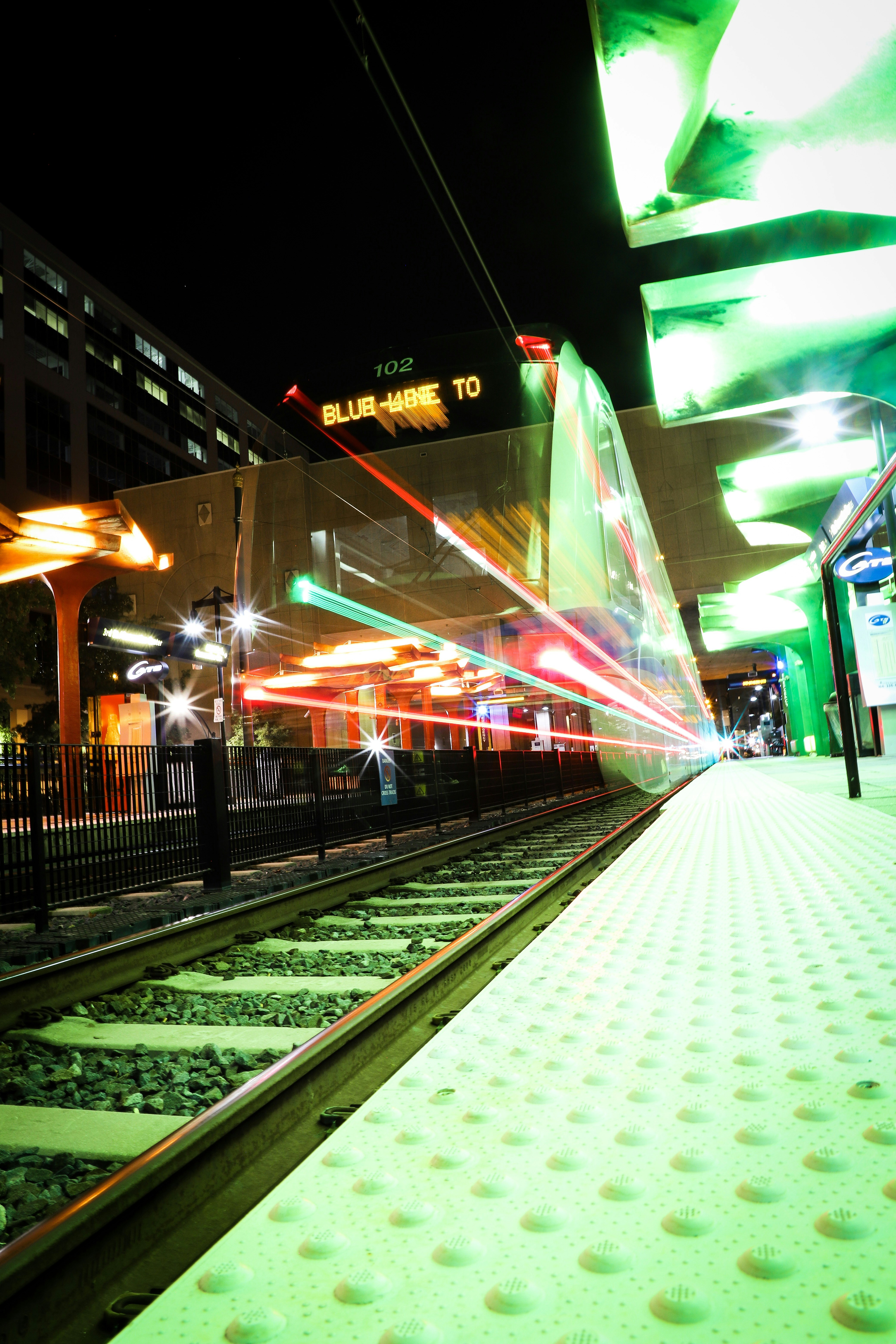 駅の風景の写真 Unsplashで見つけるシャーロットの無料写真