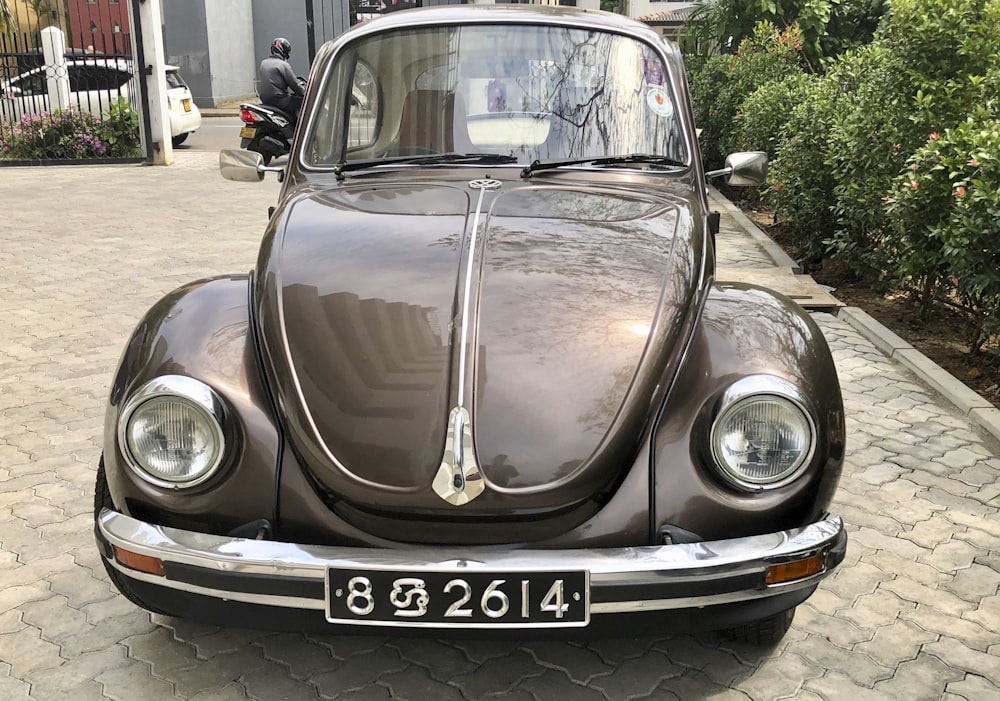 brown Volkswagen Beetle