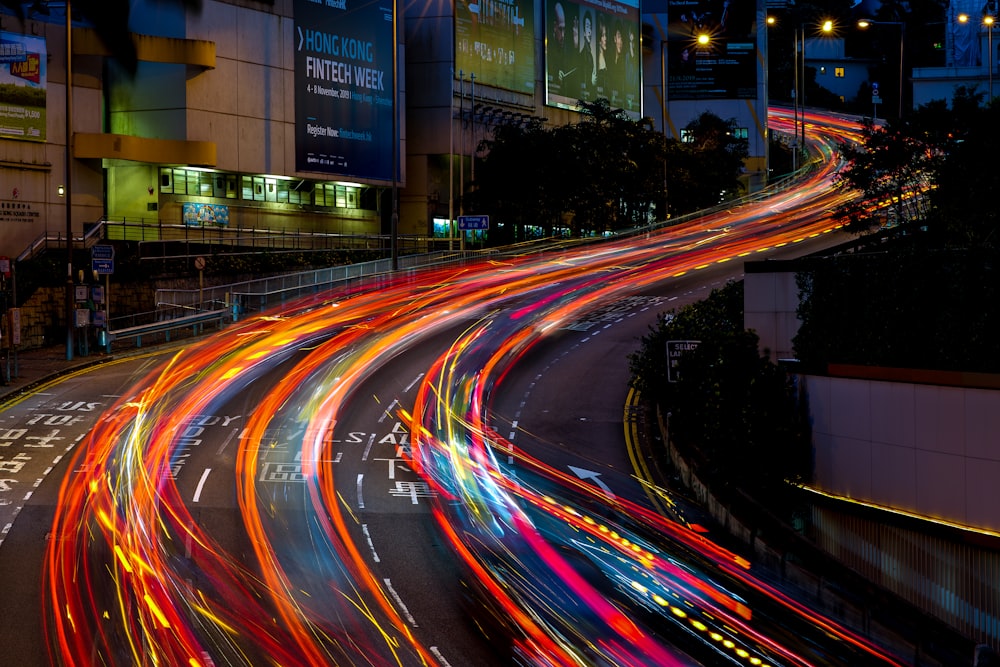 Fotografia de lapso de tempo de rua movimentada