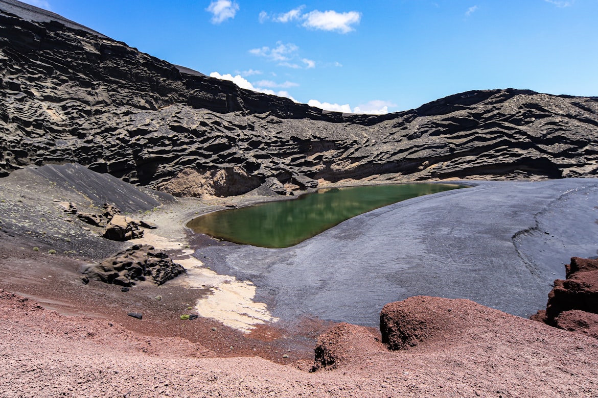 lagunas de agua verde volcán de Lanzarote