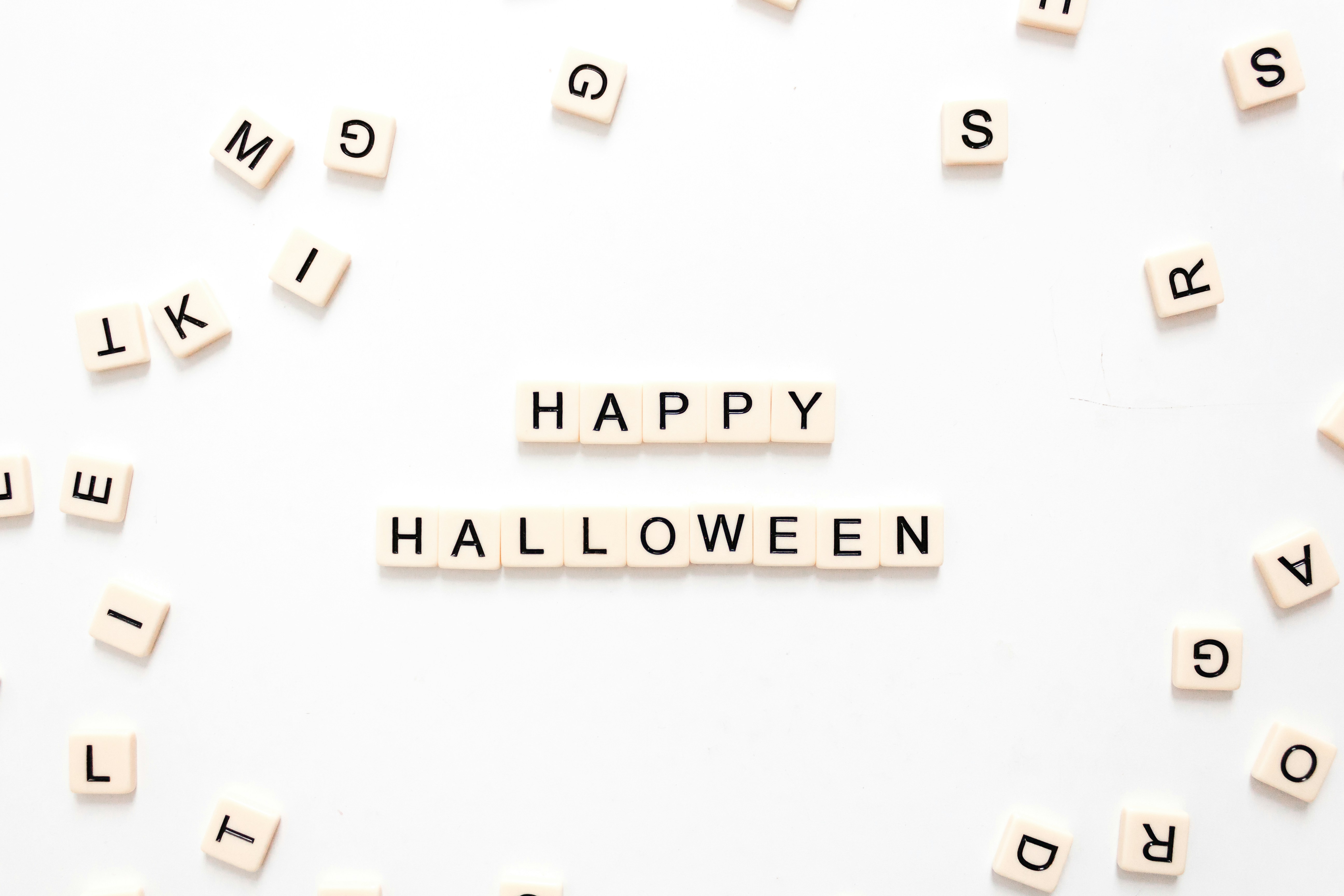 Short Halloween Wishes: Cute, Spooky Texts to Share Now