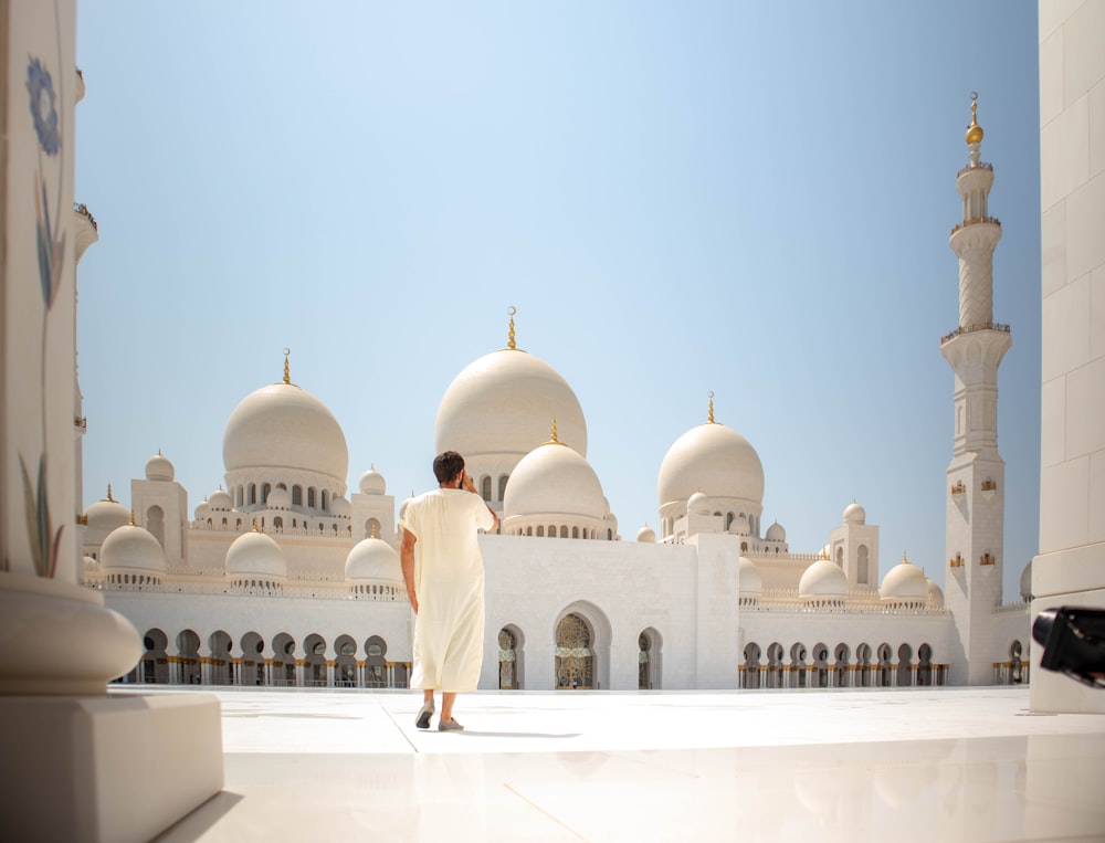 Membatalkan ibadah seorang muslim