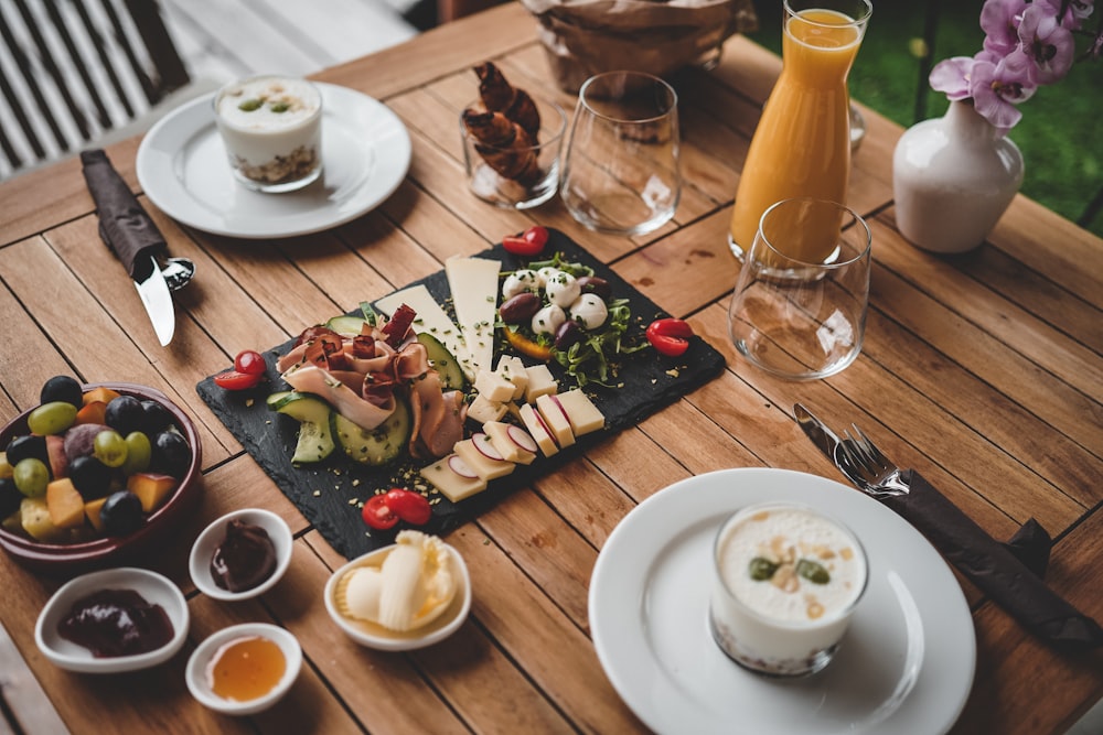 comida na bandeja