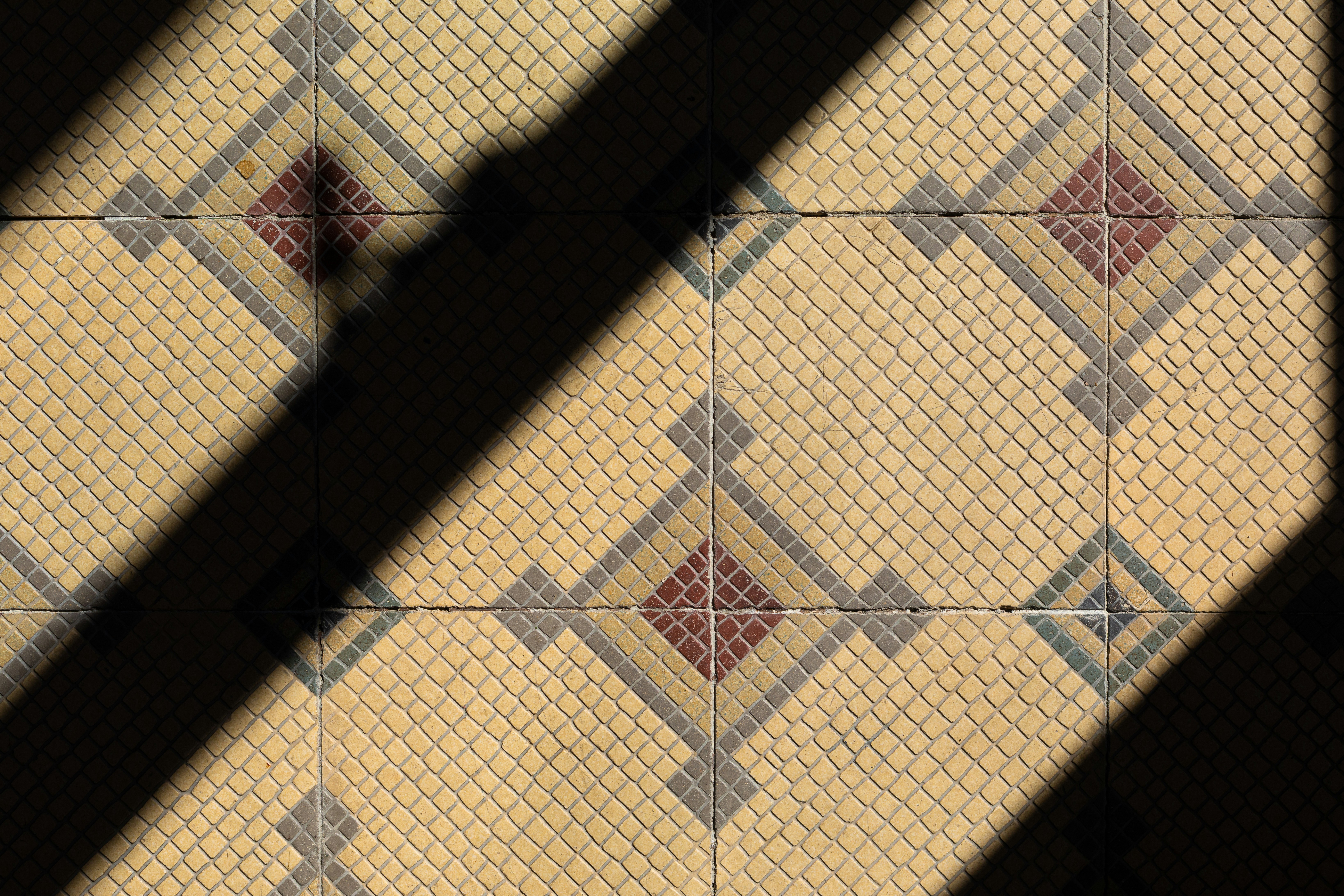 Superposition de tapis dans une déco bohème