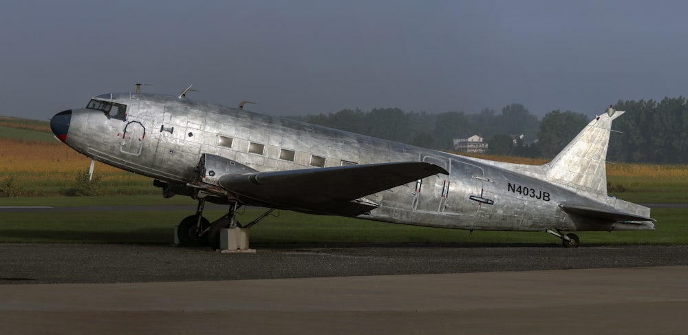 gray airplane landing on railway during daytime