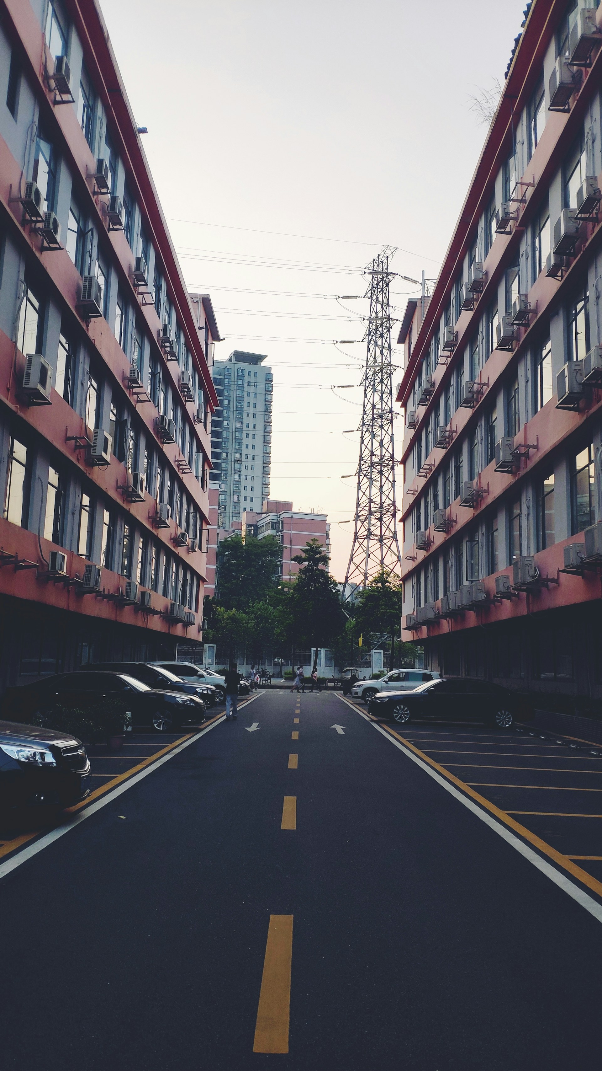 gray computer monitor