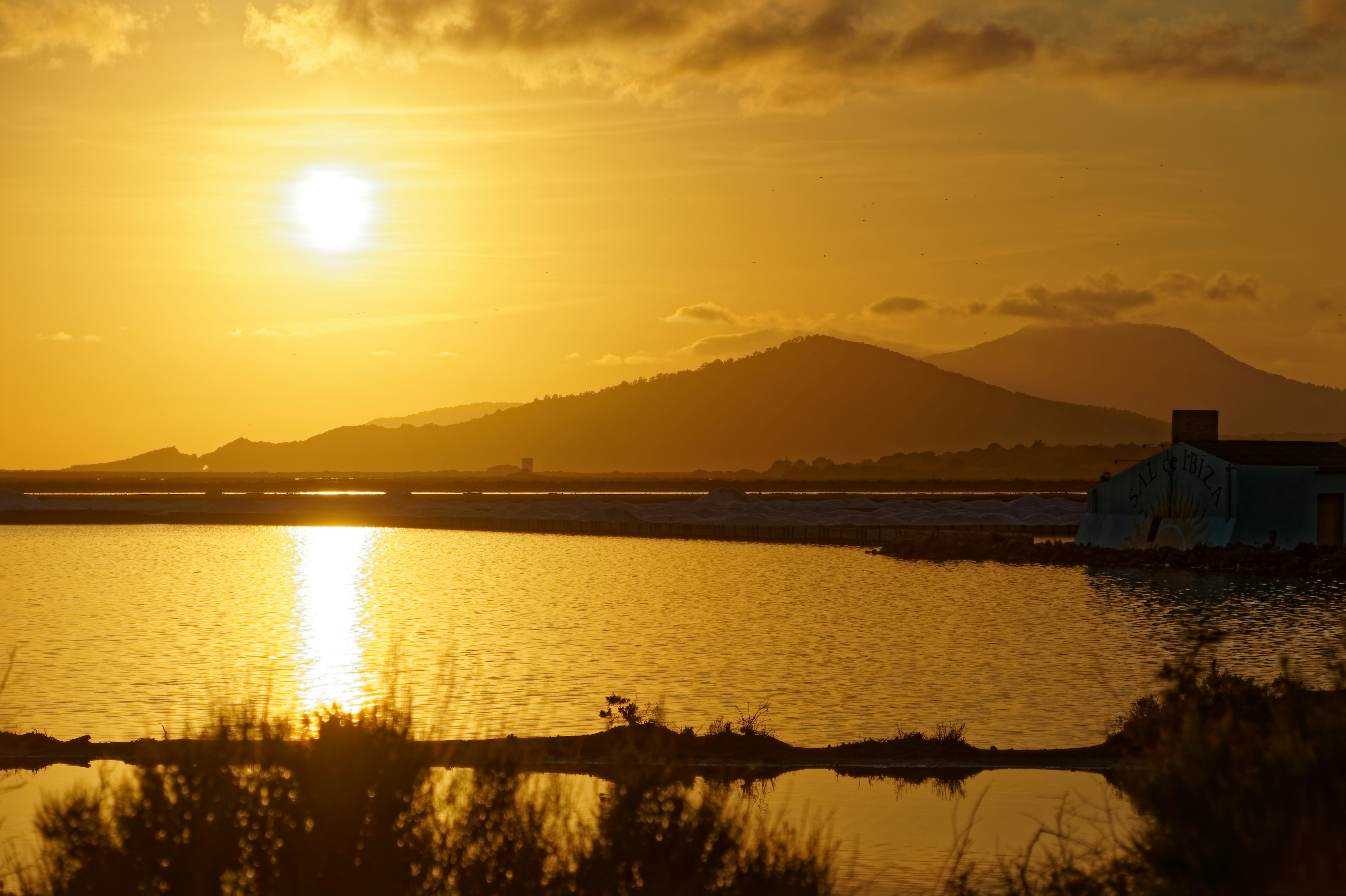 We just arrived at the airport and went to the salinas to maybe spot some Flamingos, we were not lucky with this but we still get this stunning view at the sunse