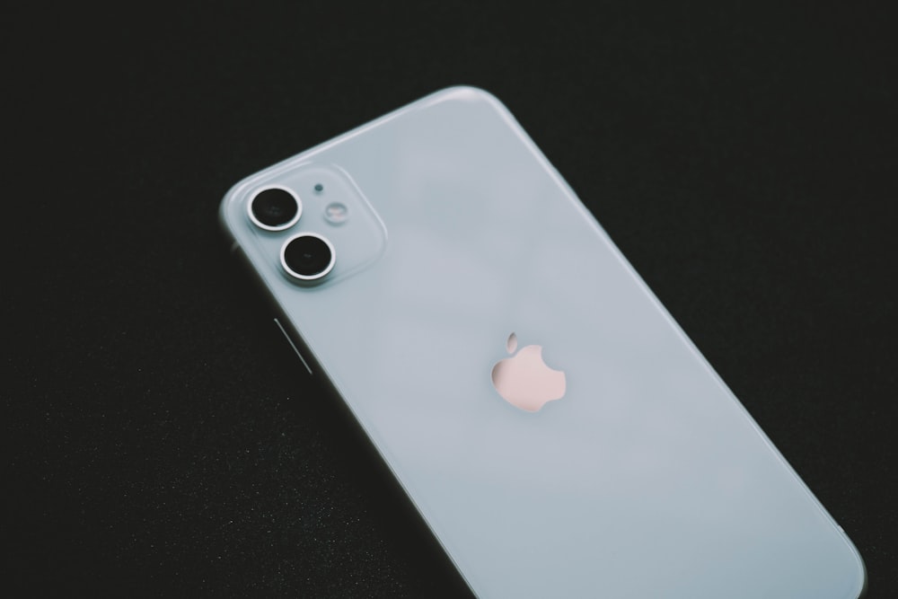 Iphone 11 White Pictures Download Free Images On Unsplash