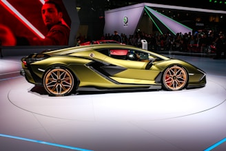 3D interactive display of a car’s paint layers with gold highlights