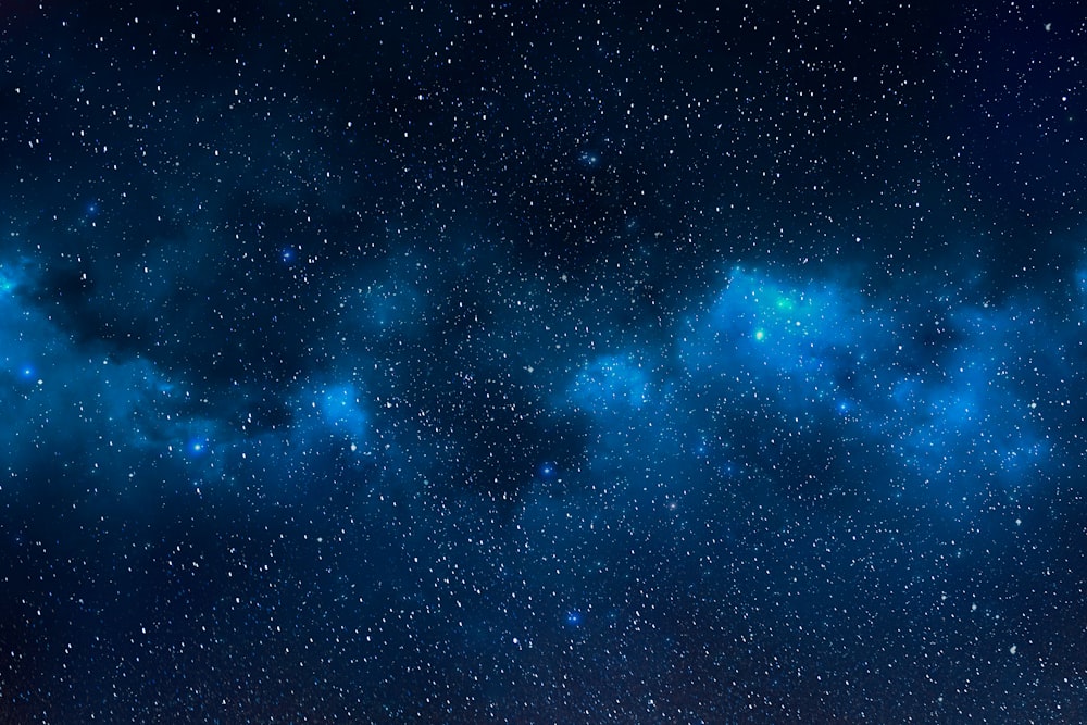 Un cielo notturno pieno di tante stelle