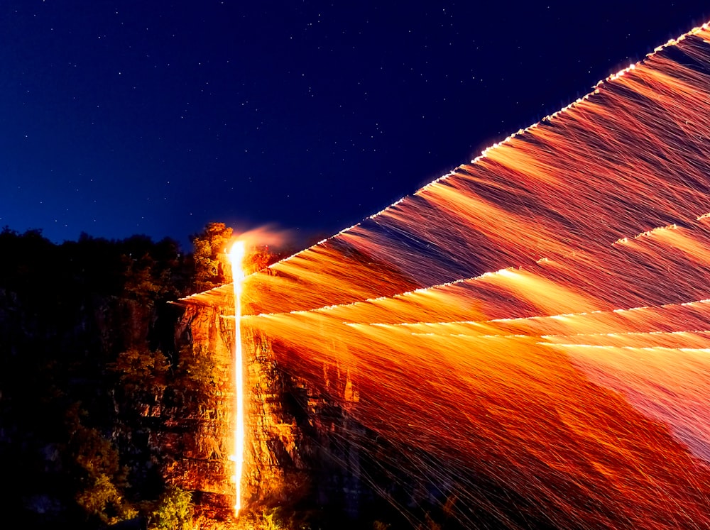 fotografía de lana fija de alambres en llamas