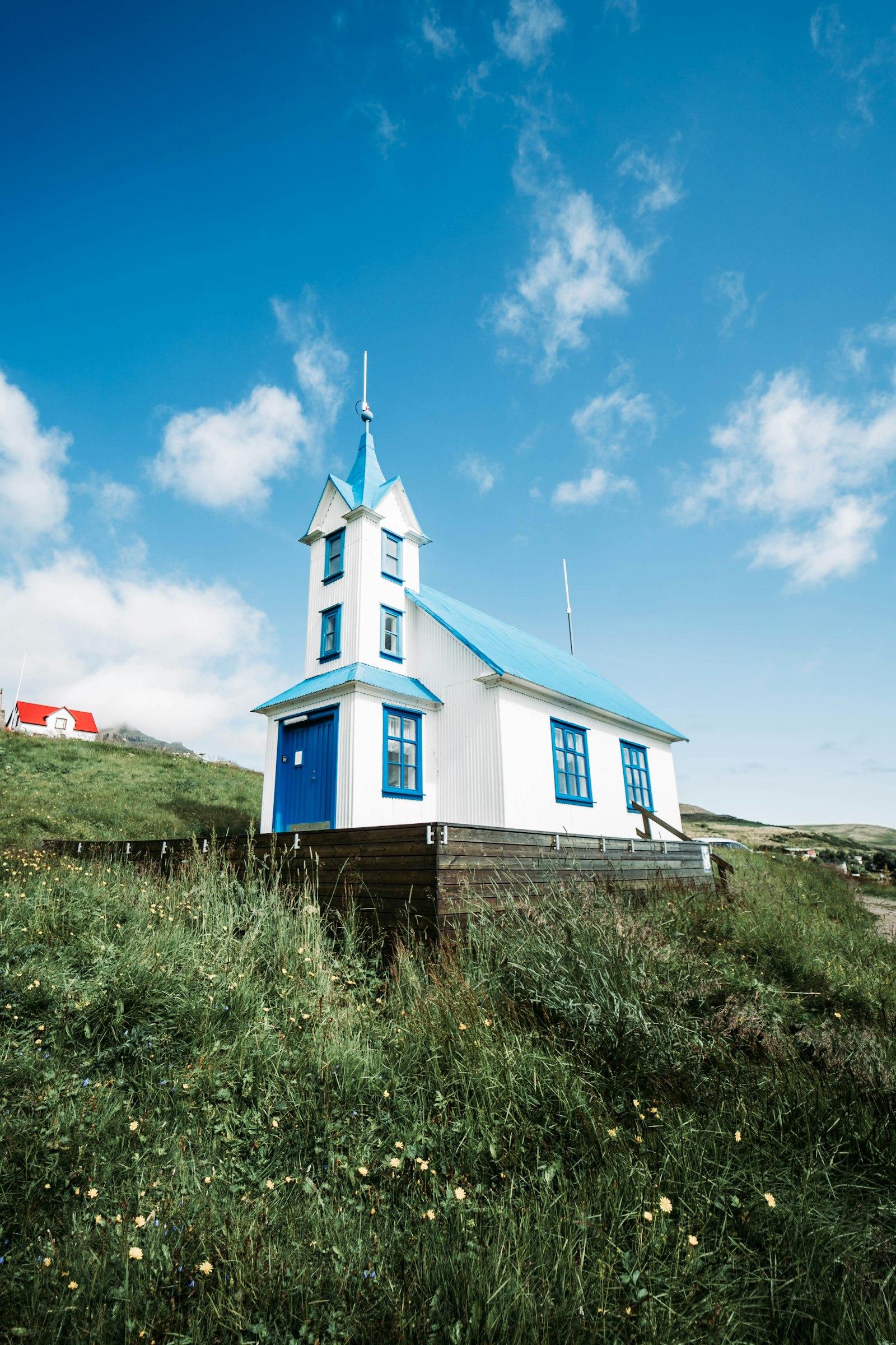 Sony a7 III + Samyang AF 14mm F2.8 FE sample photo. White and blue house photography