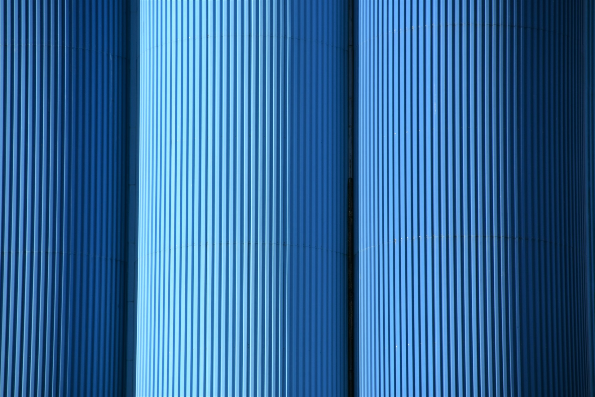 a close up of a row of blue pipes
