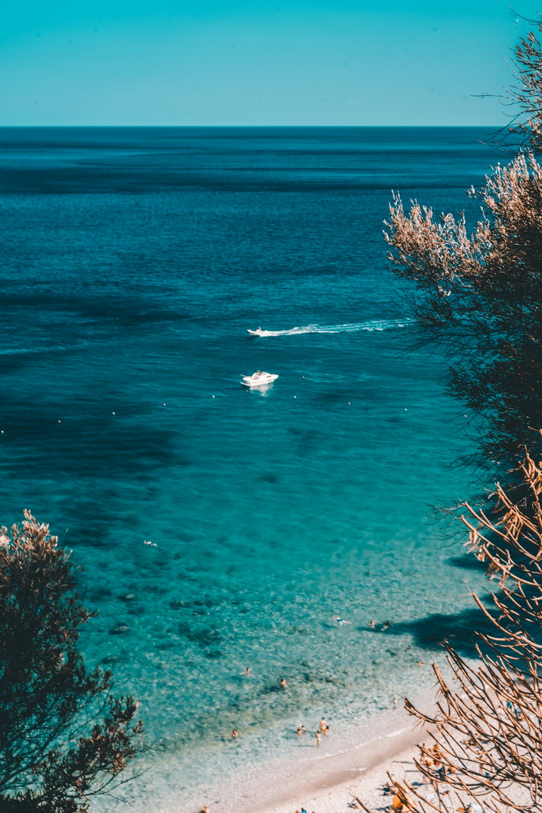 travelers stories about Shore in Sentiero Cala Fuili - Cala Luna, Italy