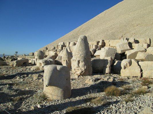 Gray rock formations — Mount Nemrut, Turkey