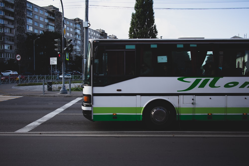 Bus auf der Straße
